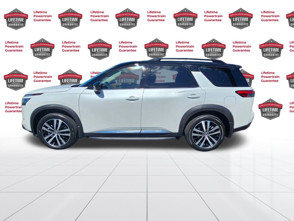 2025 Nissan Pathfinder Platinum photo 2