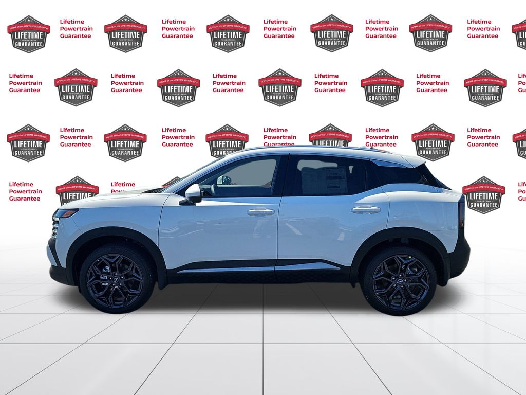 2025 Nissan Kicks SR photo 2