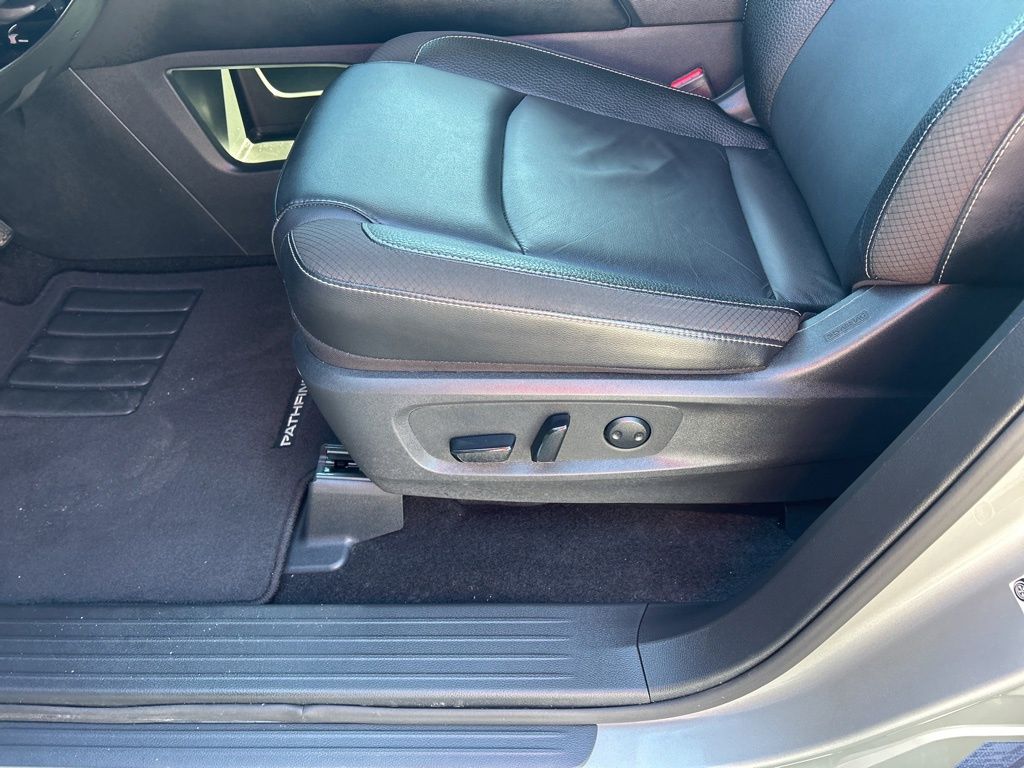 2025 Nissan Pathfinder SL - Photo 19