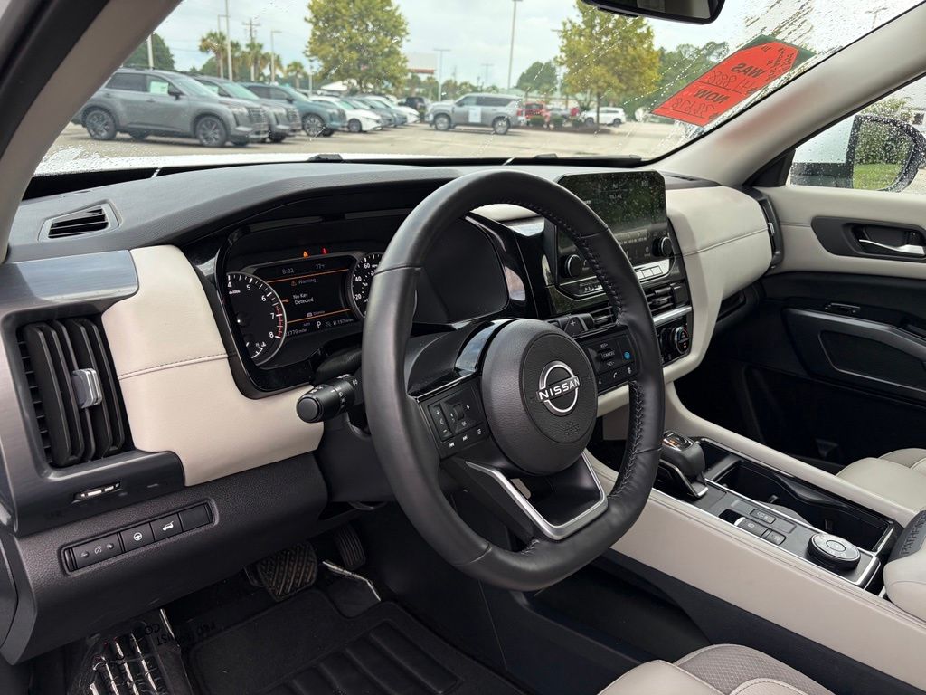 2025 Nissan Pathfinder SL - Photo 14