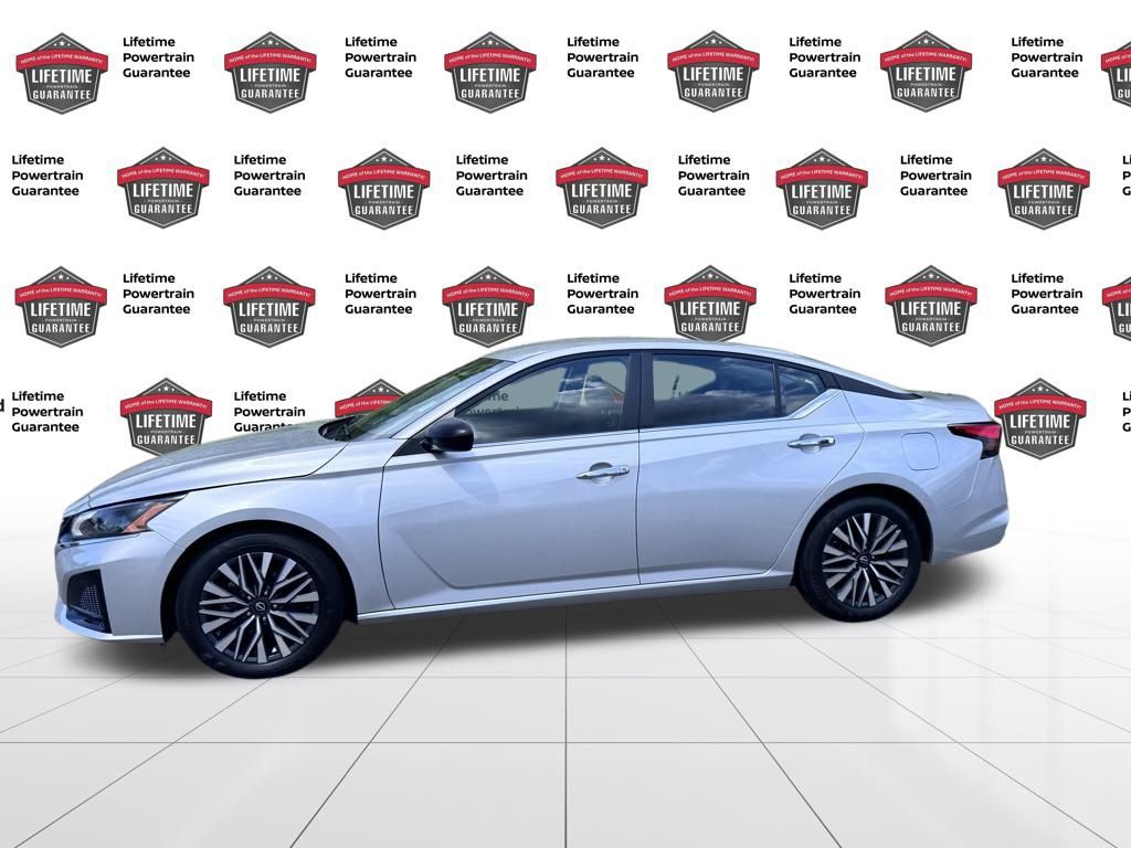 2024 Nissan Altima 2.5 SV photo 2