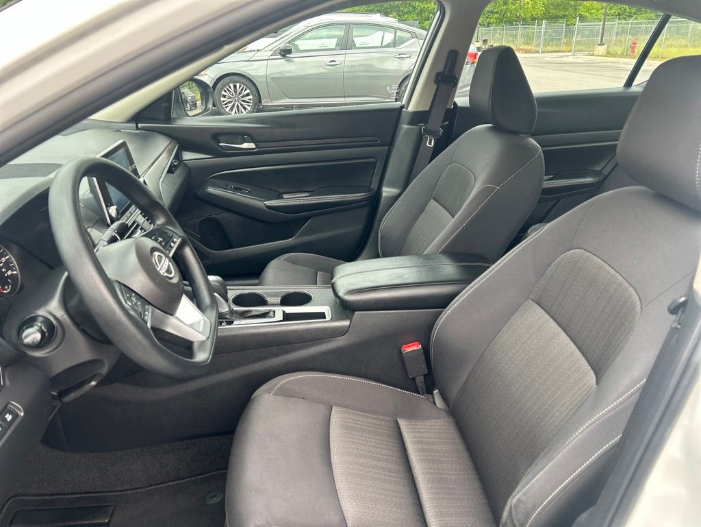 2025 Nissan Altima SV - Photo 11