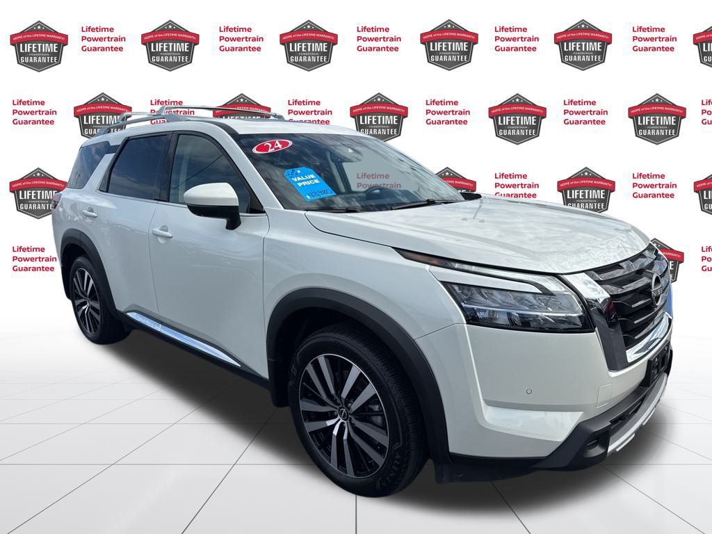2024 Nissan Pathfinder Platinum photo 3