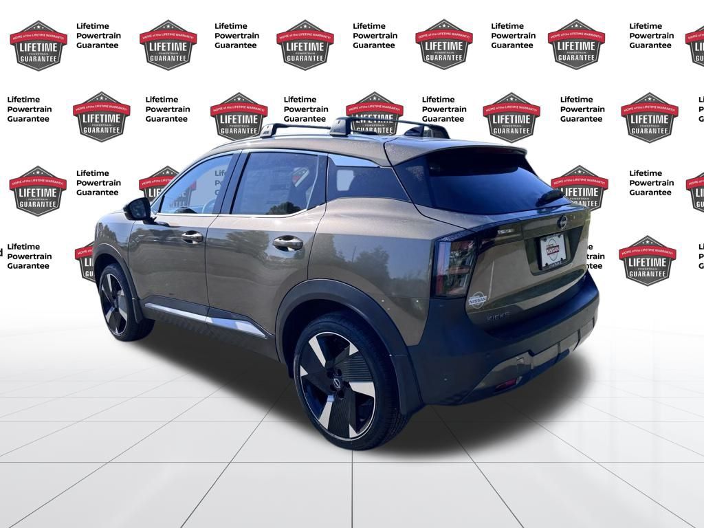 2026 Nissan Kicks SR photo 3