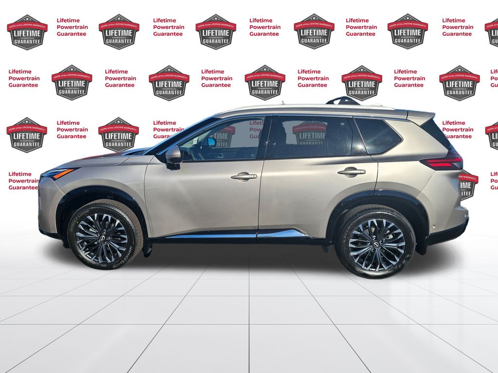 2026 Nissan Rogue Platinum photo 2