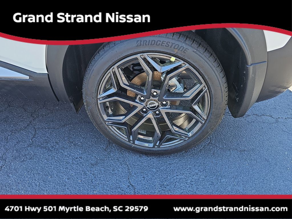 2025 Nissan Kicks SR photo 4