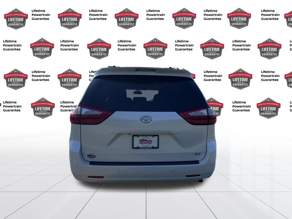 2015 Toyota Sienna L photo 4