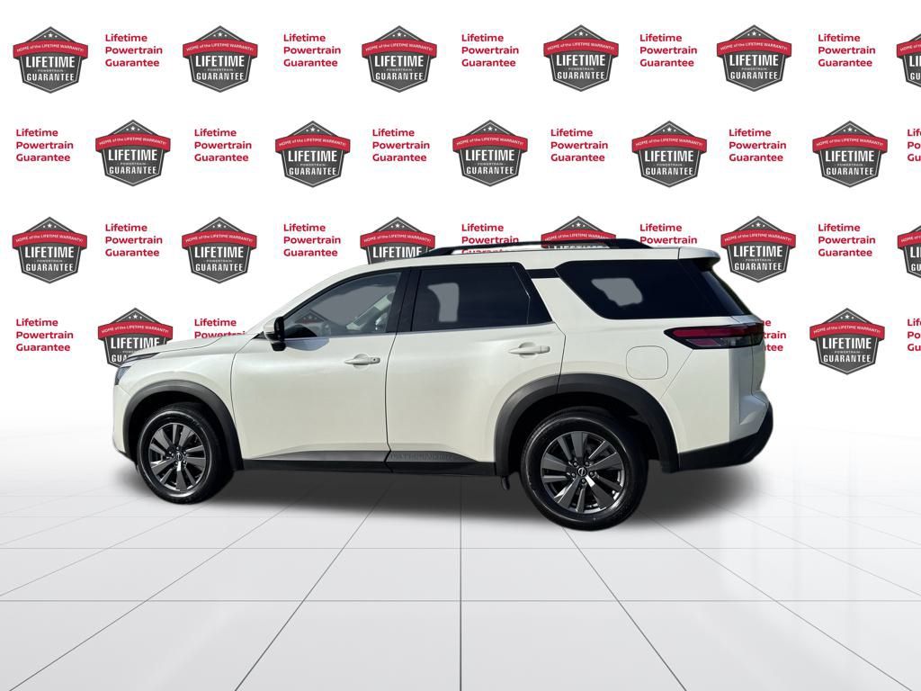 2024 Nissan Pathfinder SV photo 3