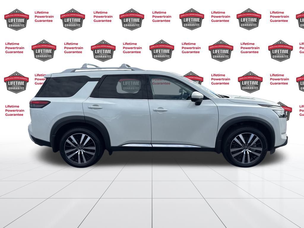 2024 Nissan Pathfinder Platinum photo 4