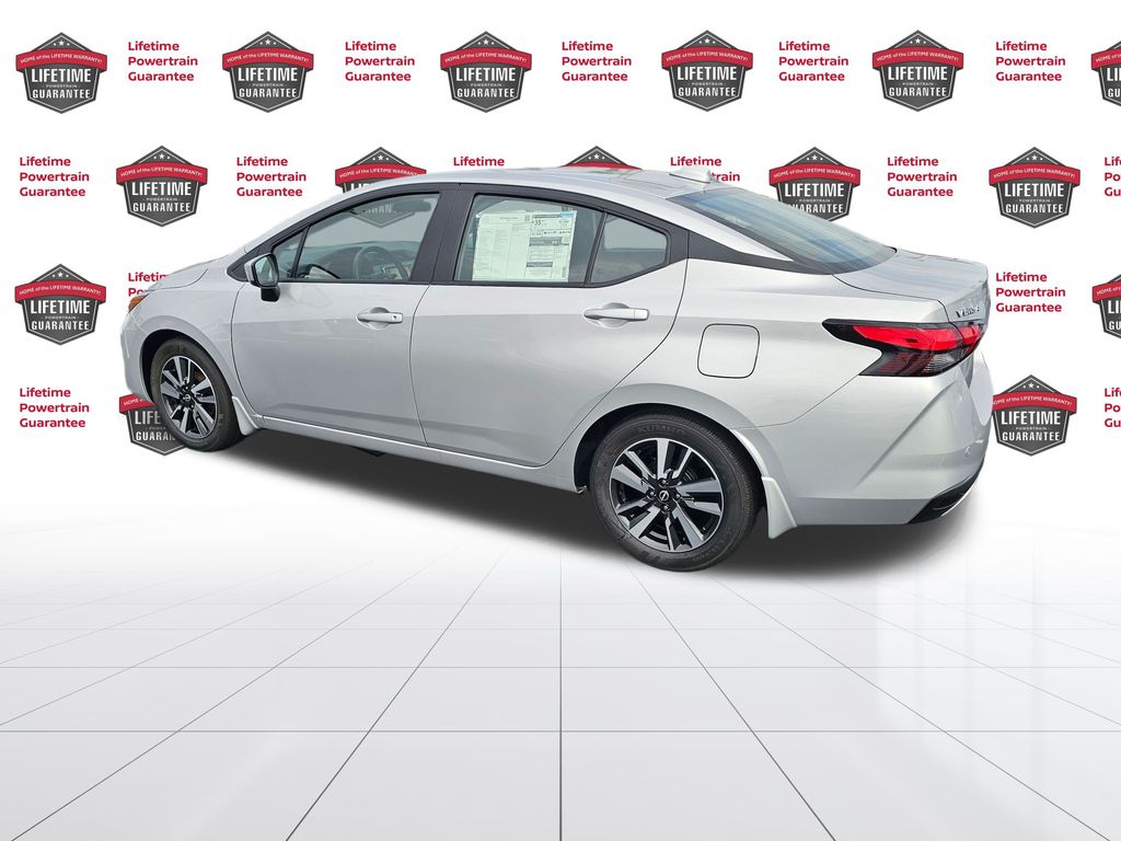 2025 Nissan Versa 1.6 SV photo 3