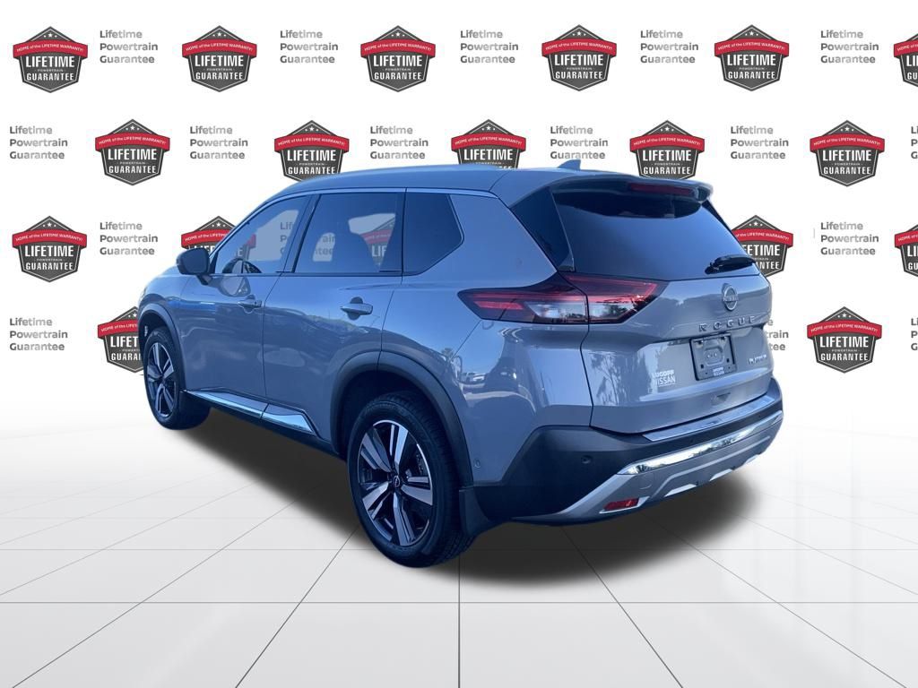 2023 Nissan Rogue Platinum photo 3
