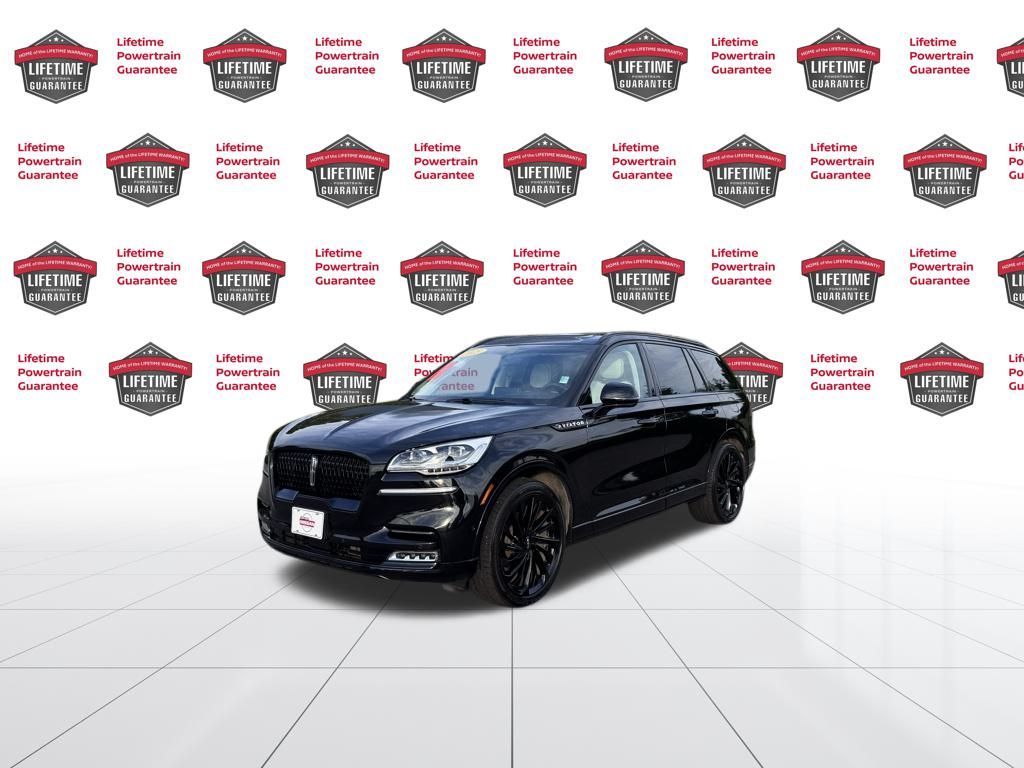 2023 Lincoln Aviator Black Label's photo