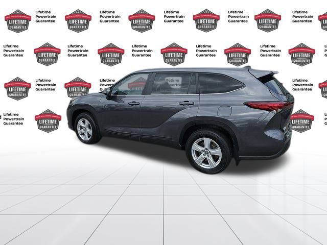 2023 Toyota Highlander L photo 3