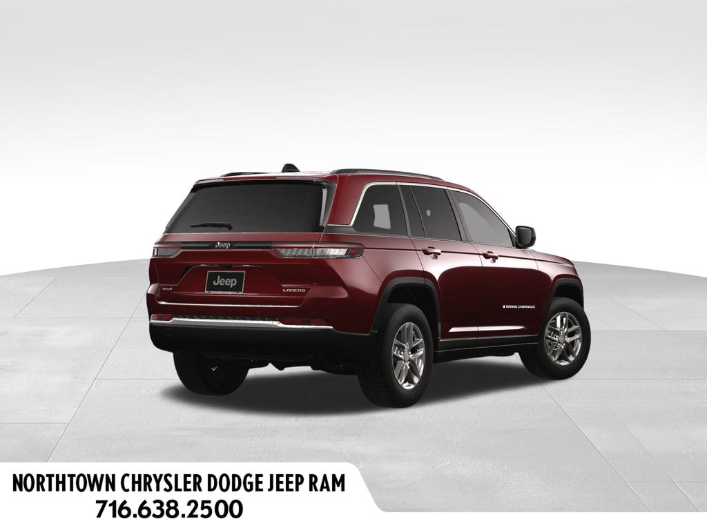 2025 Jeep Grand Cherokee Laredo photo 2