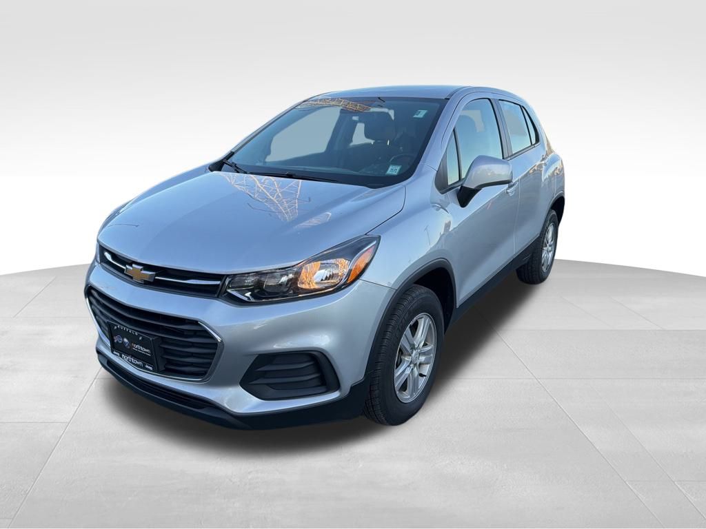 2021 Chevrolet Trax LS photo 3