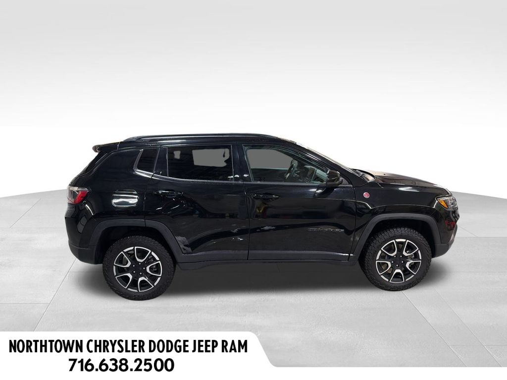 2024 Jeep Compass Trailhawk photo 2