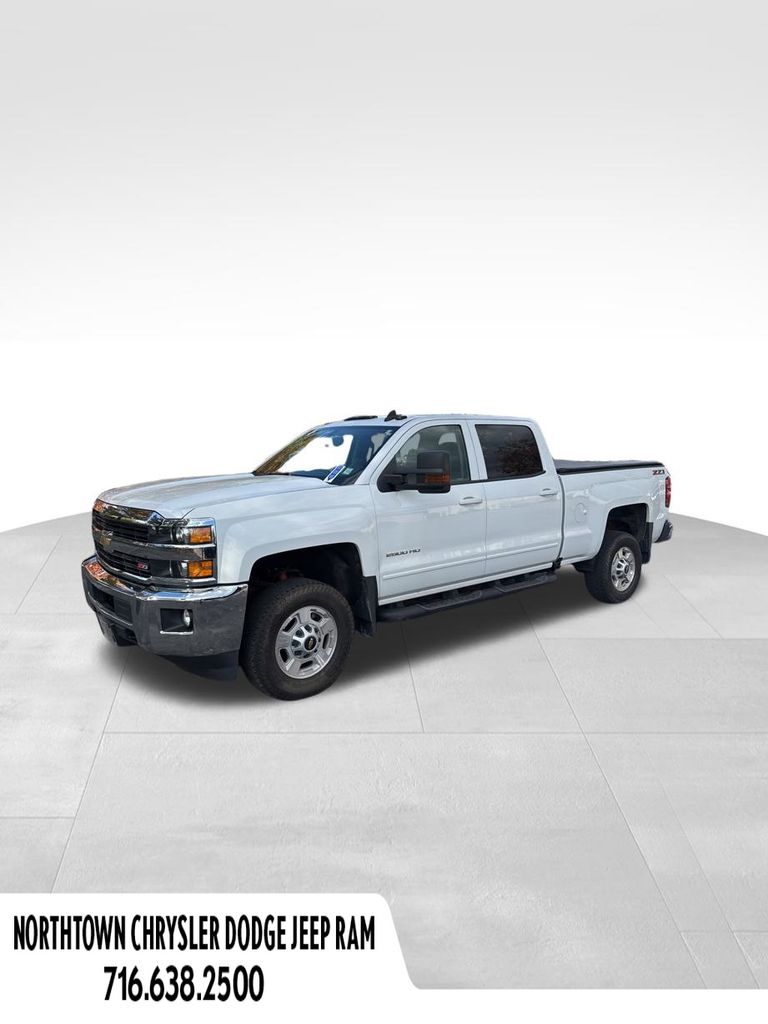 2017 Chevrolet Silverado 2500HD LT photo 2