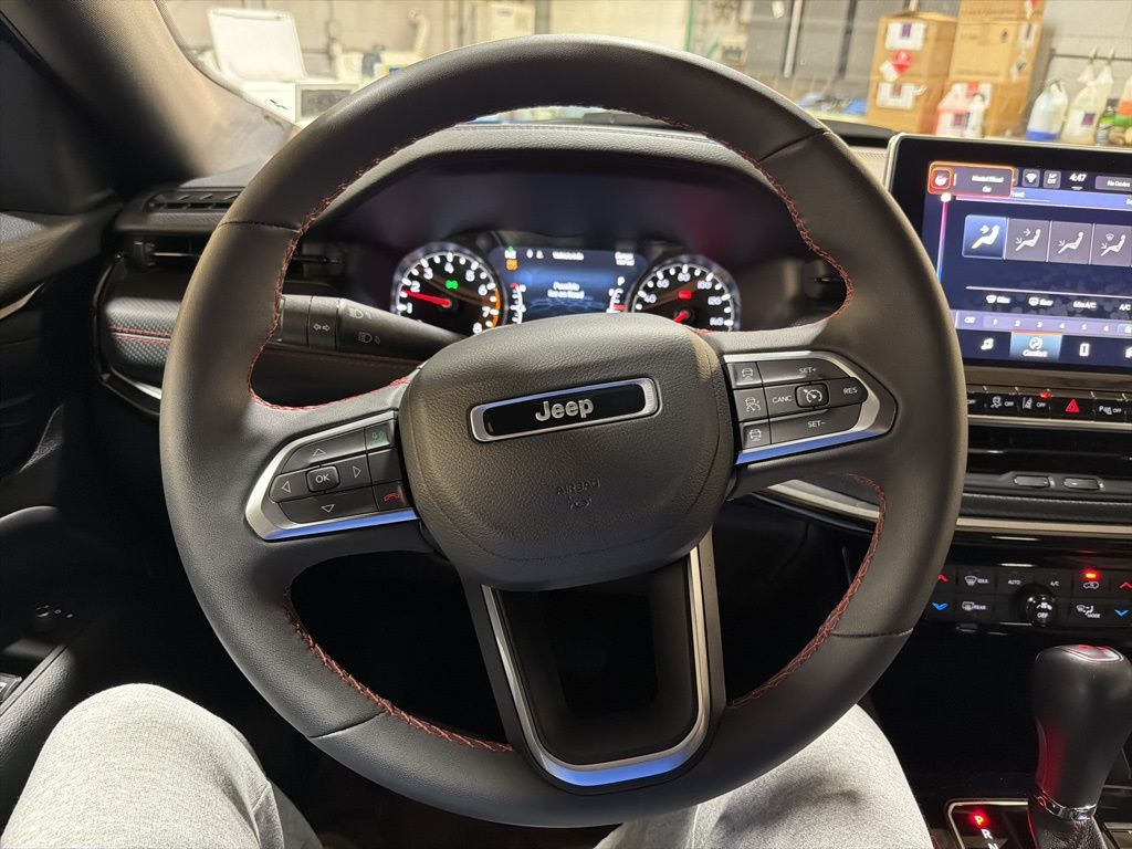 2024 Jeep Compass Trailhawk photo 3