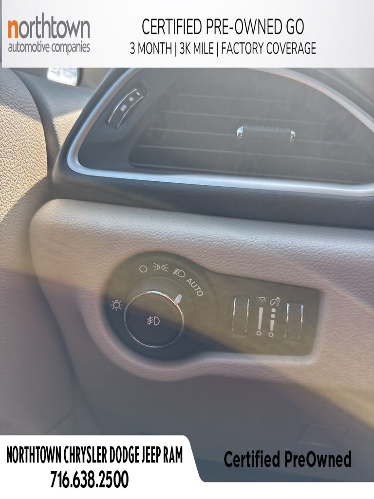 2019 Chrysler Pacifica Touring L photo 3