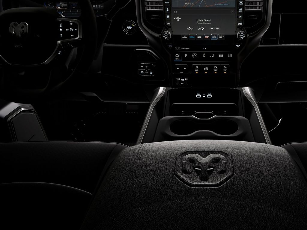 2026 RAM 3500 Laramie - Photo 18