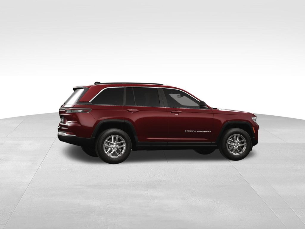 2025 Jeep Grand Cherokee Laredo photo 3
