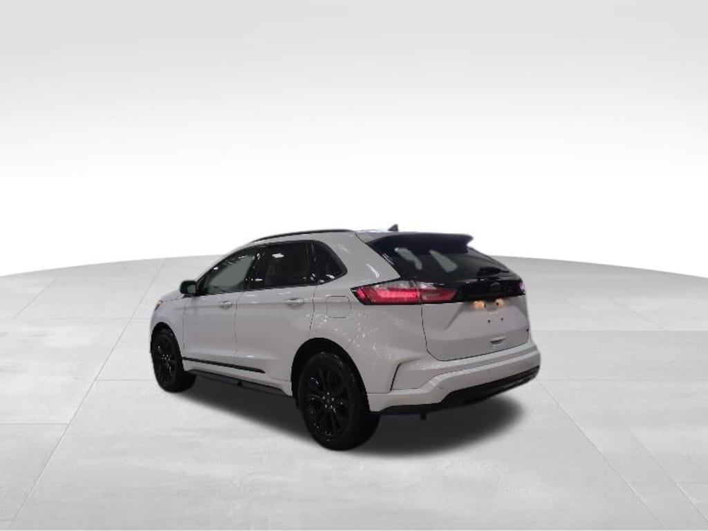 Used 2024 Ford Edge SE SUV