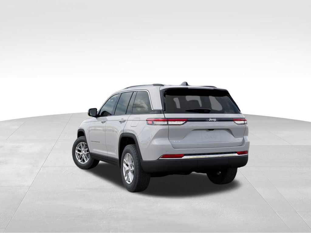 2025 Jeep Grand Cherokee Laredo X photo 3