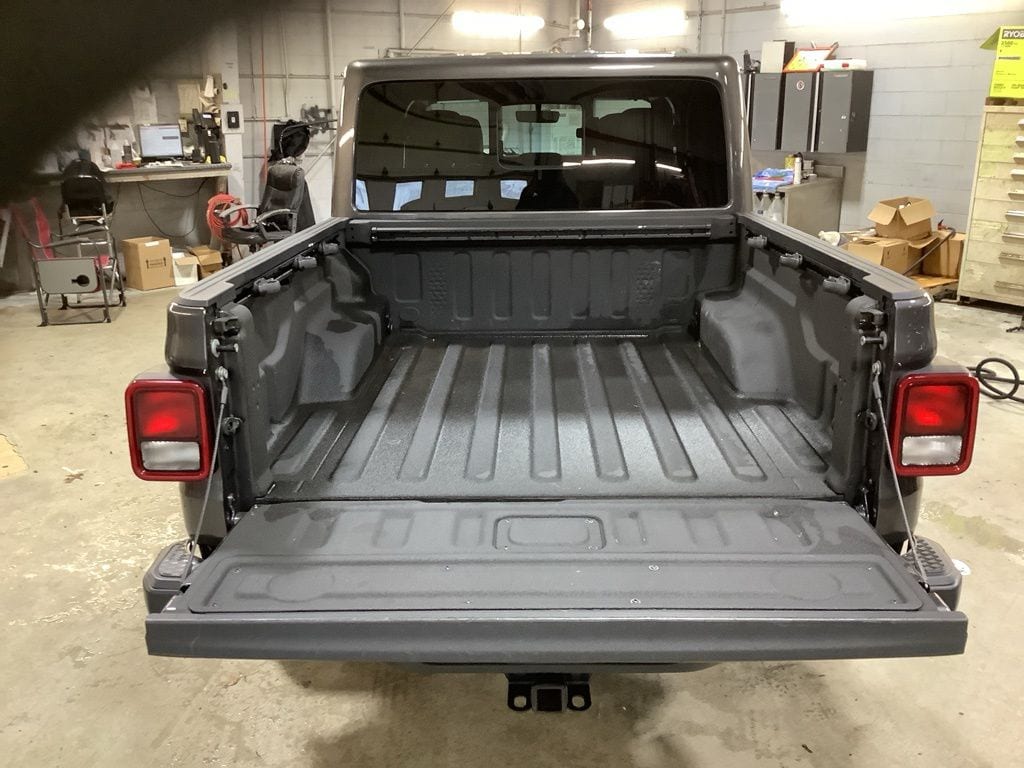 Used 2022 Jeep Gladiator Overland Truck Crew Cab