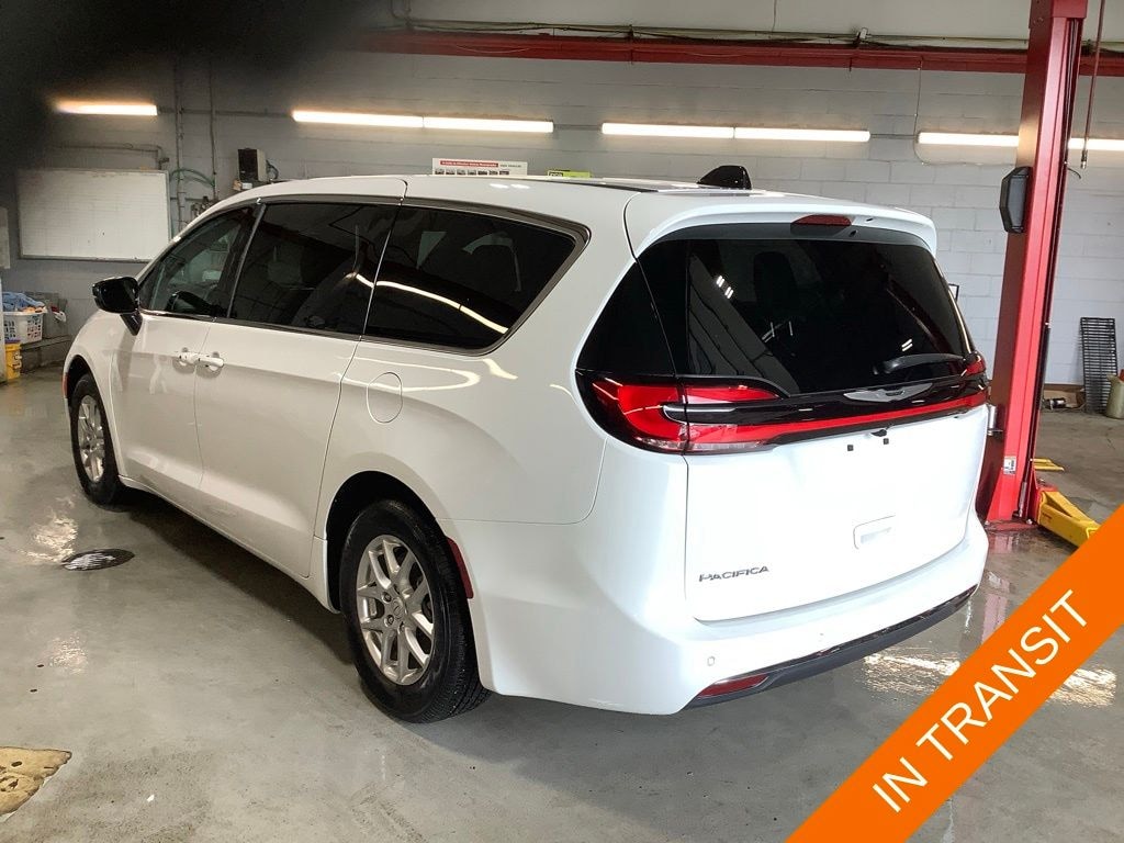 Used 2026 Chrysler Pacifica Select Van Passenger Van
