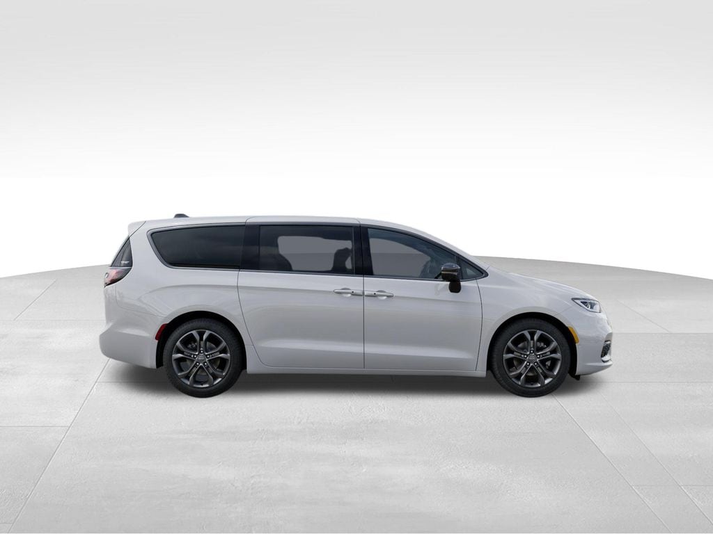 2026 Chrysler Pacifica Select - Photo 22