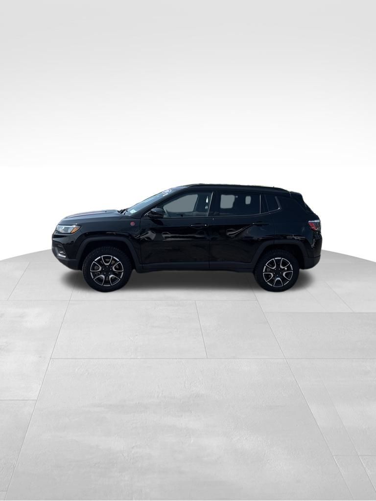 2024 Jeep Compass Trailhawk photo 3