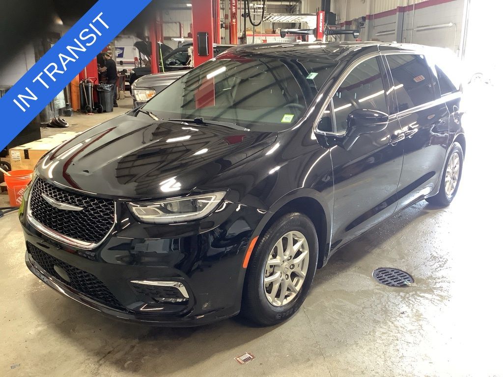 2026 Chrysler Pacifica Select's photo