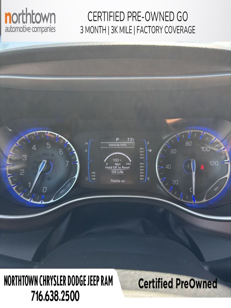 2019 Chrysler Pacifica Touring L photo 2