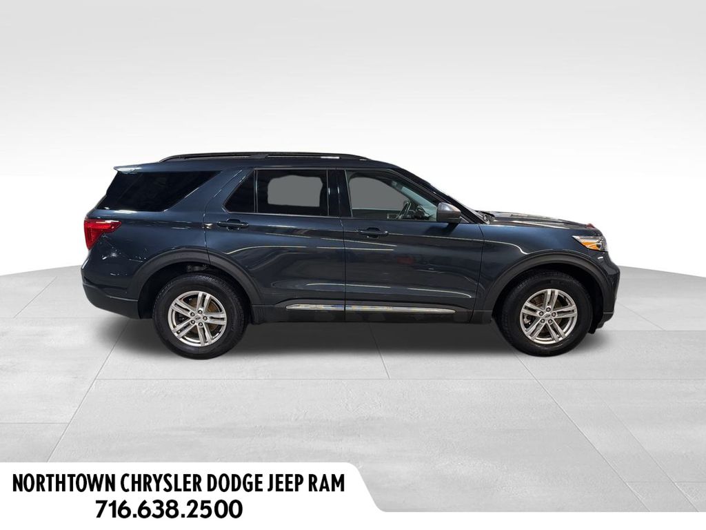 2022 Ford Explorer XLT photo 2