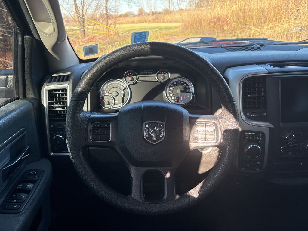 2020 Ram 1500 Classic Warlock photo 3
