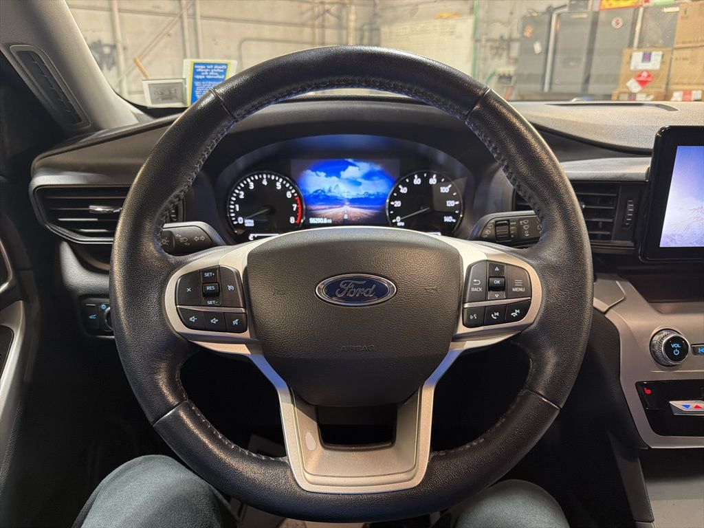 2022 Ford Explorer XLT photo 3