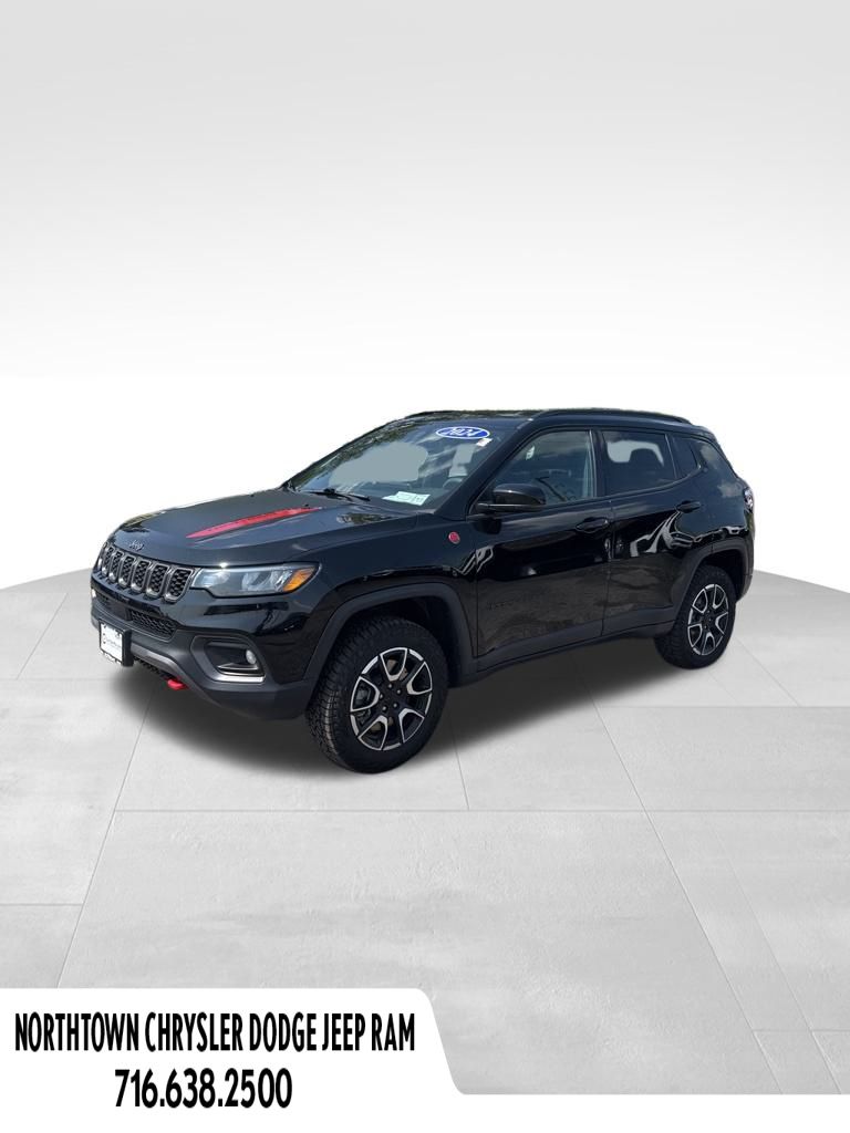 2024 Jeep Compass Trailhawk photo 2