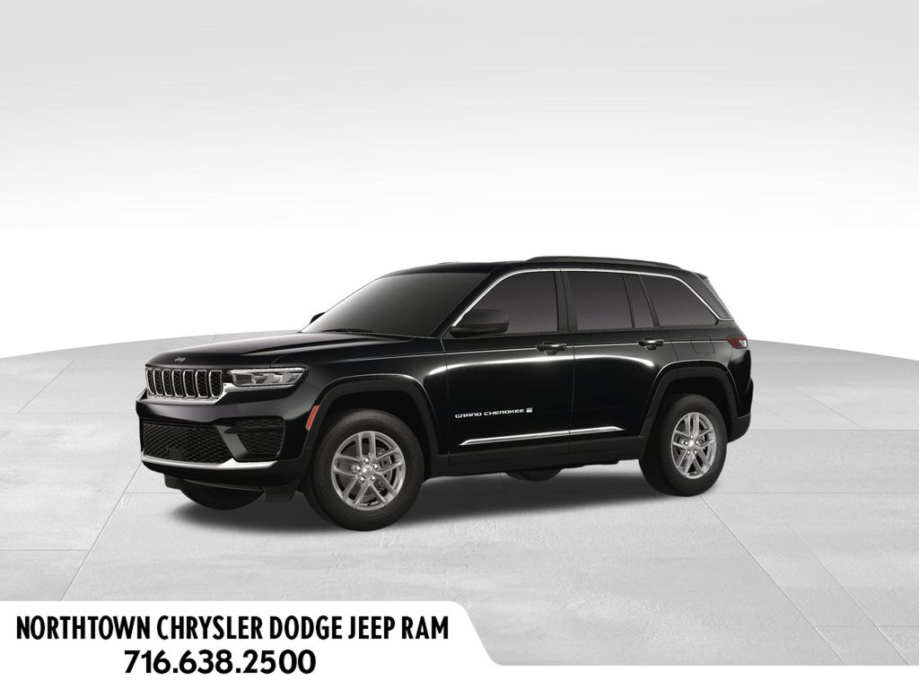 2025 Jeep Grand Cherokee Laredo Altitude photo 2