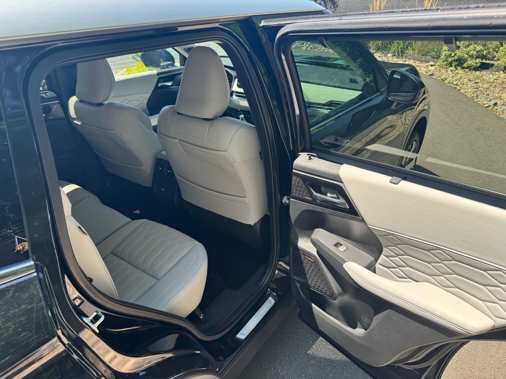 2025 Mitsubishi Outlander SEL Platinum Edition - Photo 14