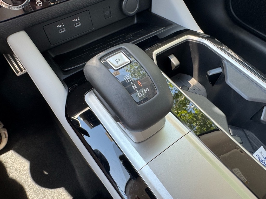 2025 Mitsubishi Outlander SEL Platinum Edition - Photo 36