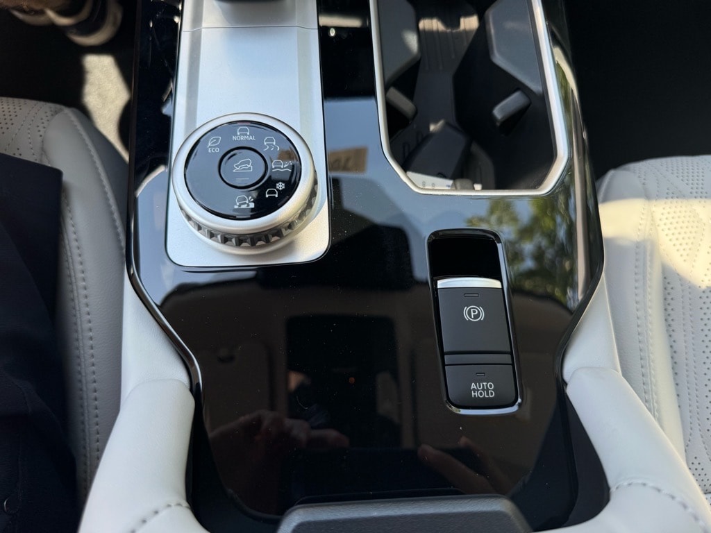2025 Mitsubishi Outlander SEL Platinum Edition - Photo 35