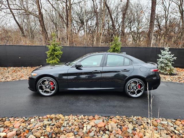 2024 Alfa Romeo Giulia Ti - VELOCE photo 2
