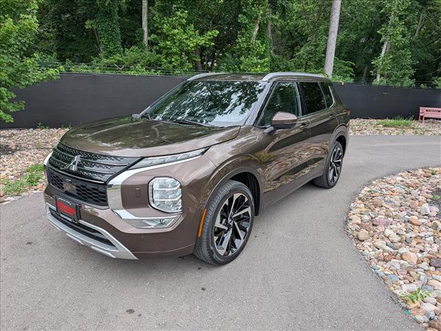 2022 Mitsubishi Outlander SEL S-AWC's photo