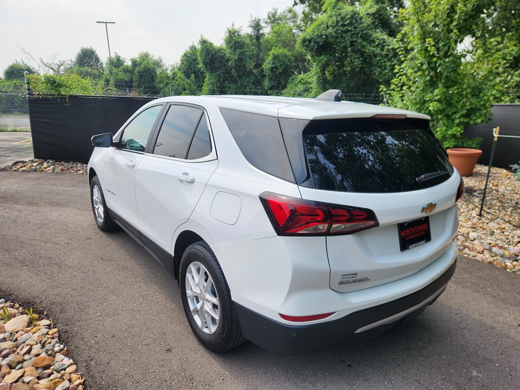 2024 Chevrolet Equinox LT photo 3