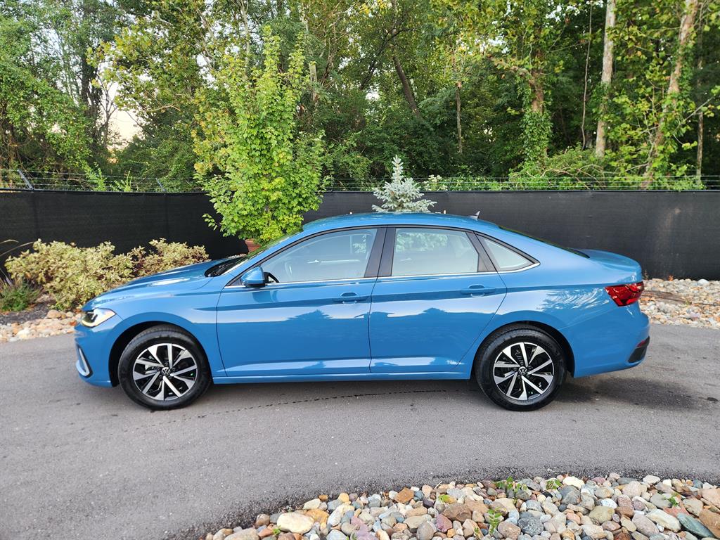 2025 Volkswagen Jetta 1.5T S photo 2