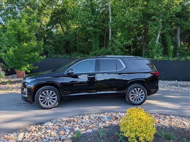 Used 2023 Chevrolet Traverse Premier with VIN 1GNEVKKW7PJ251386 for sale in Kansas City