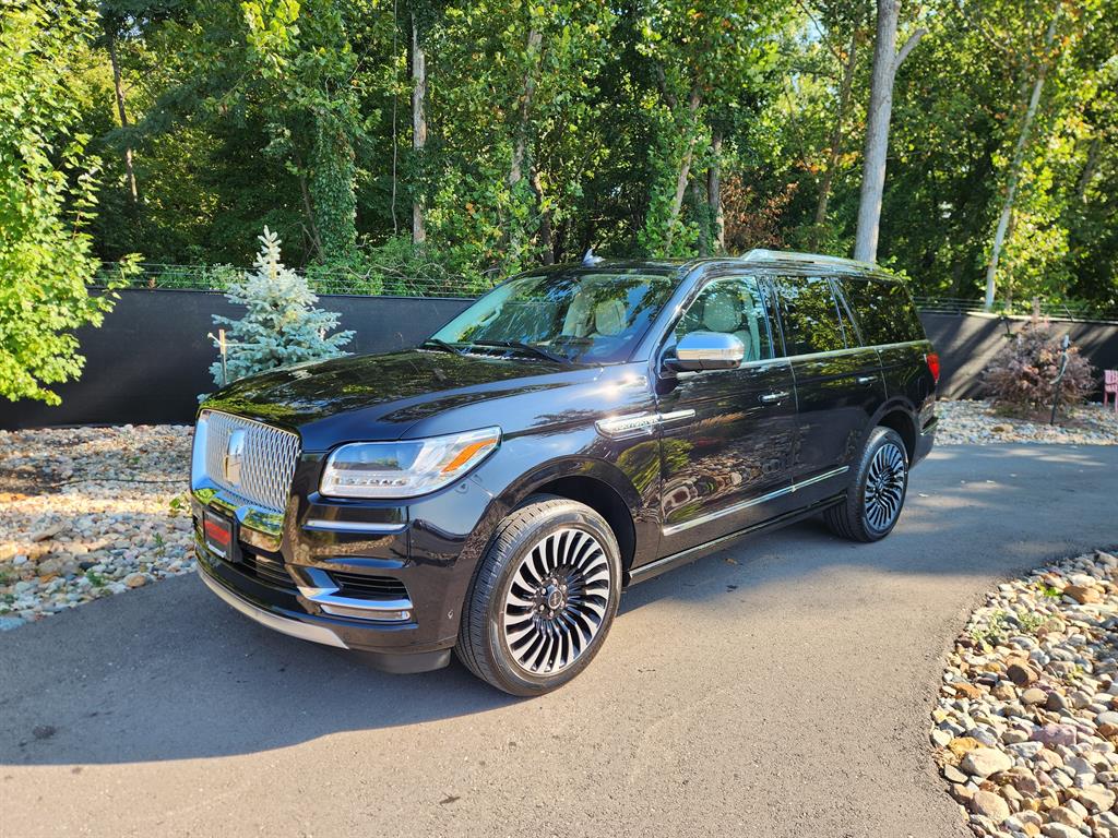 2021 Lincoln Navigator Black Label's photo