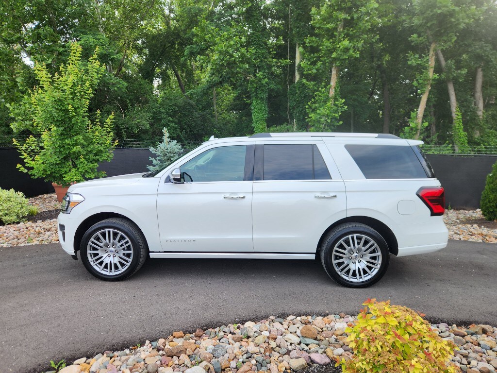 Used 2024 Ford Expedition Platinum with VIN 1FMJU1M83REA08300 for sale in Kansas City
