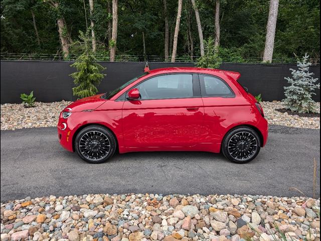2024 Fiat 500e Red photo 2