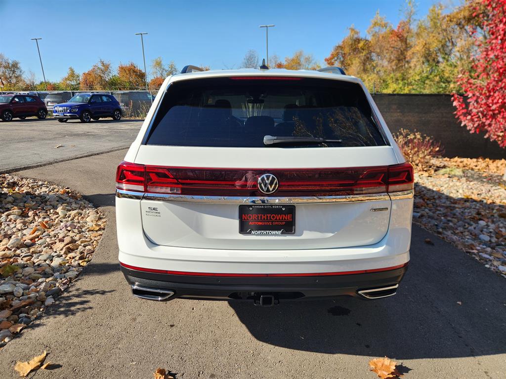 2024 Volkswagen Atlas SE Technology photo 3